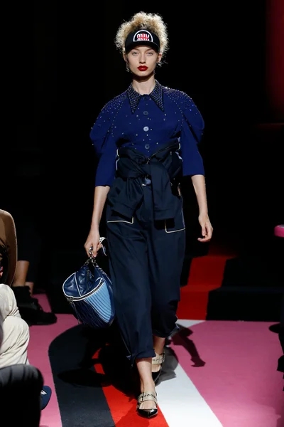 Look 32